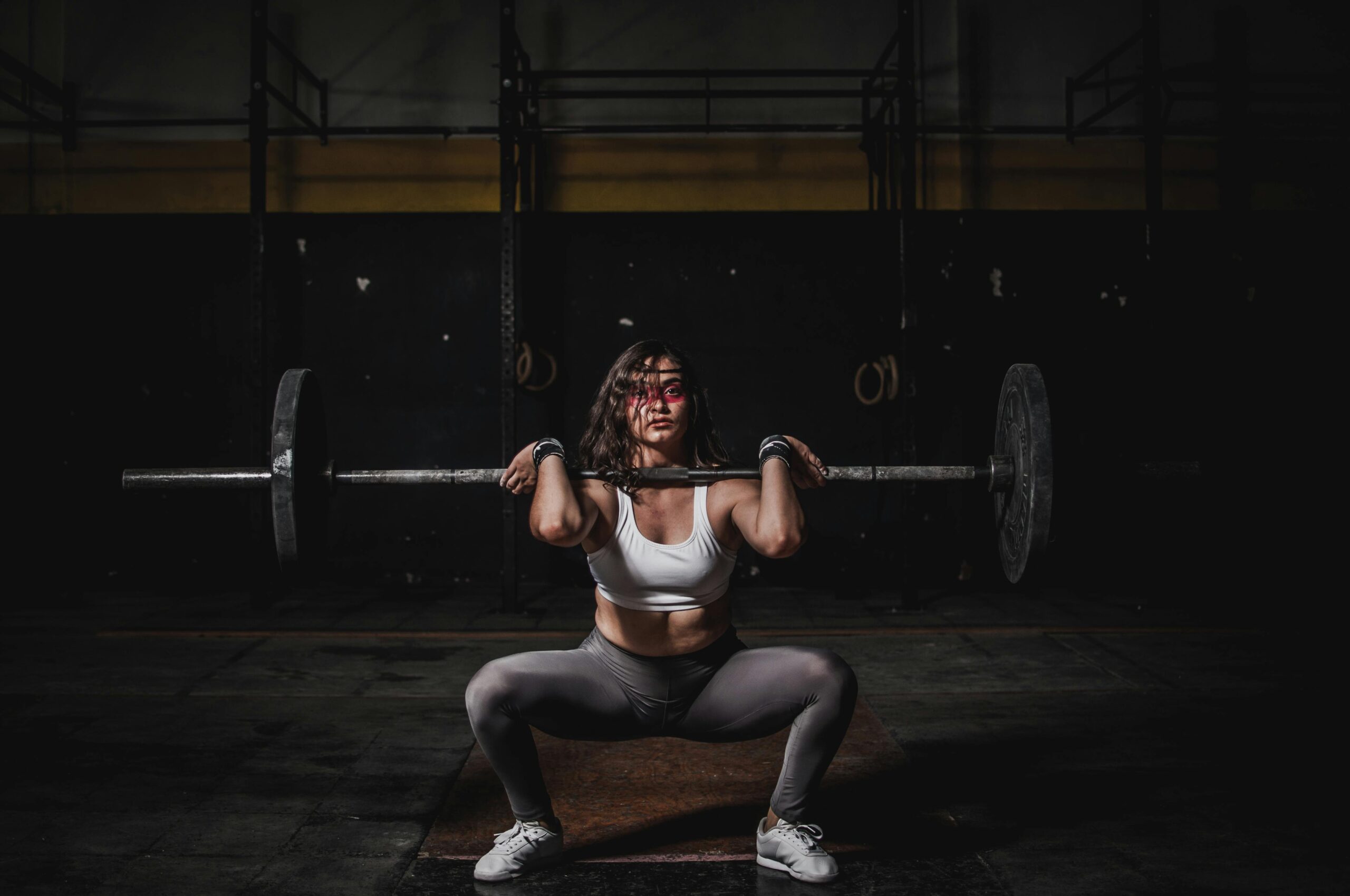 A women performing compound exercise