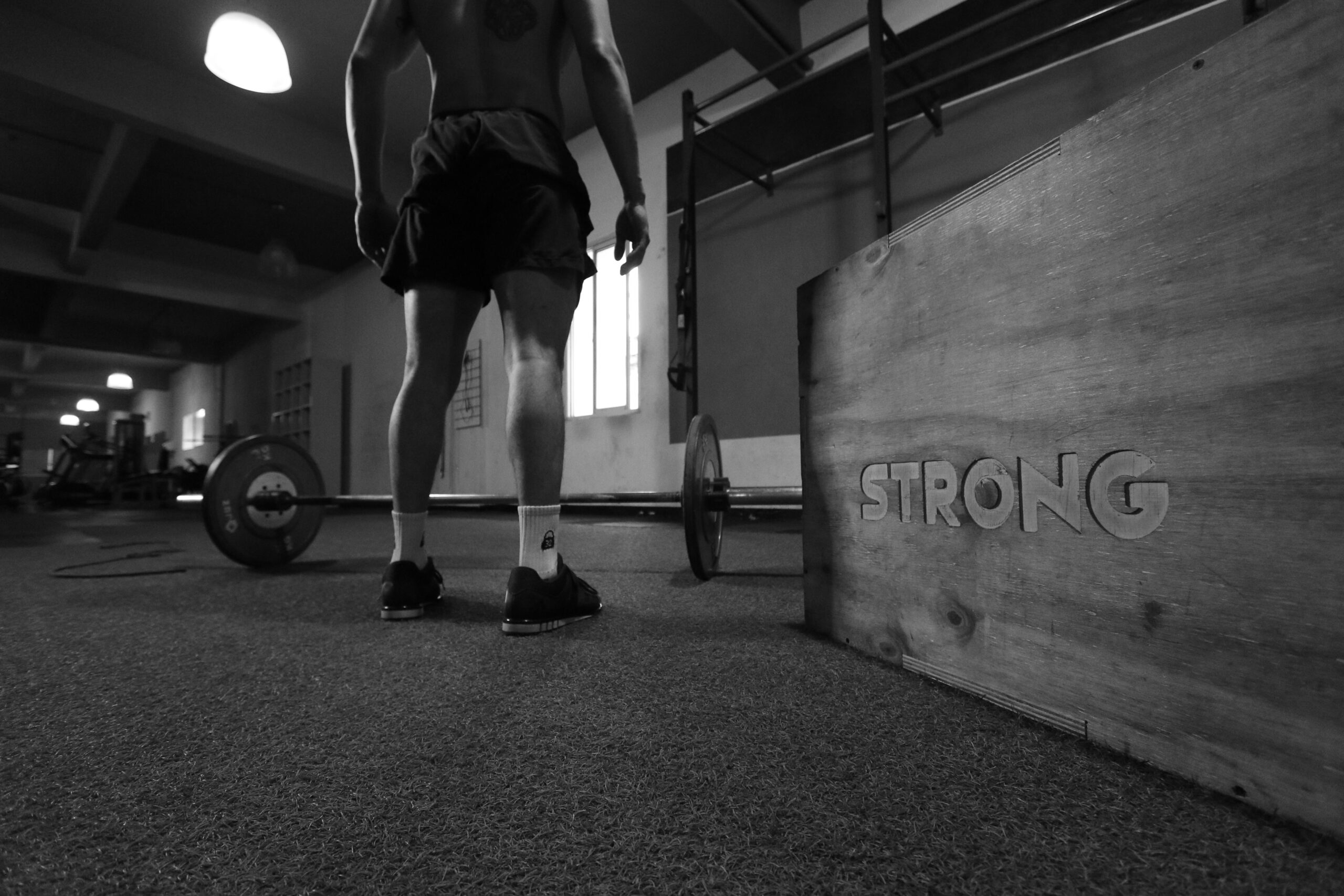 man in the gym lifting weights